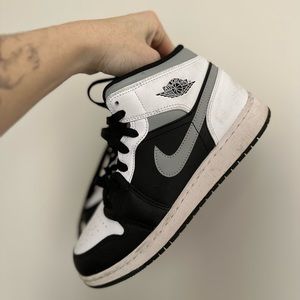 Jordan 1 mid White Shadow